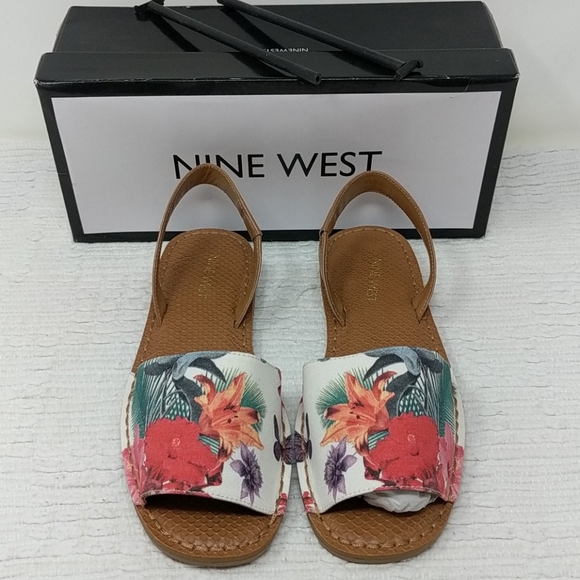Nine West Izzio Canvas Sandal - Picture 7 of 11